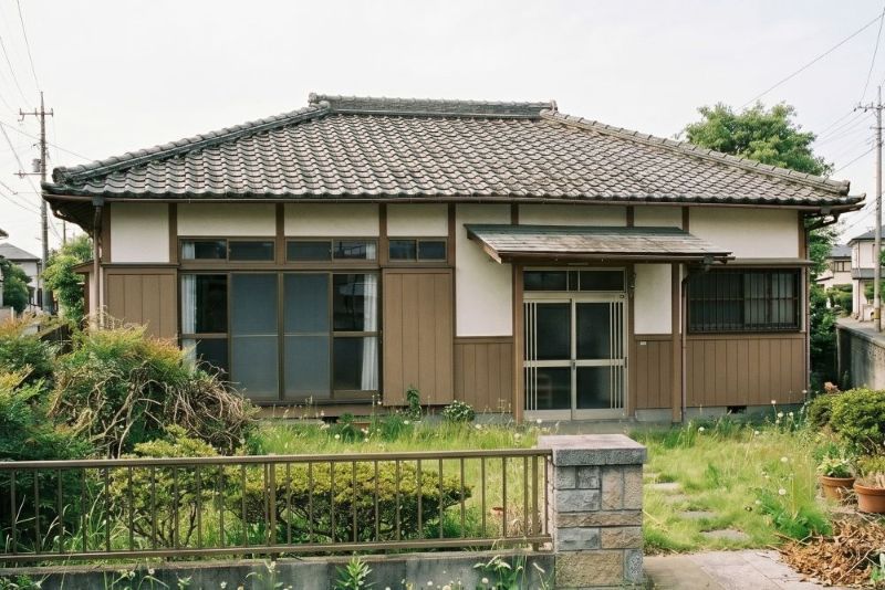築年数の経った古家が残る土地