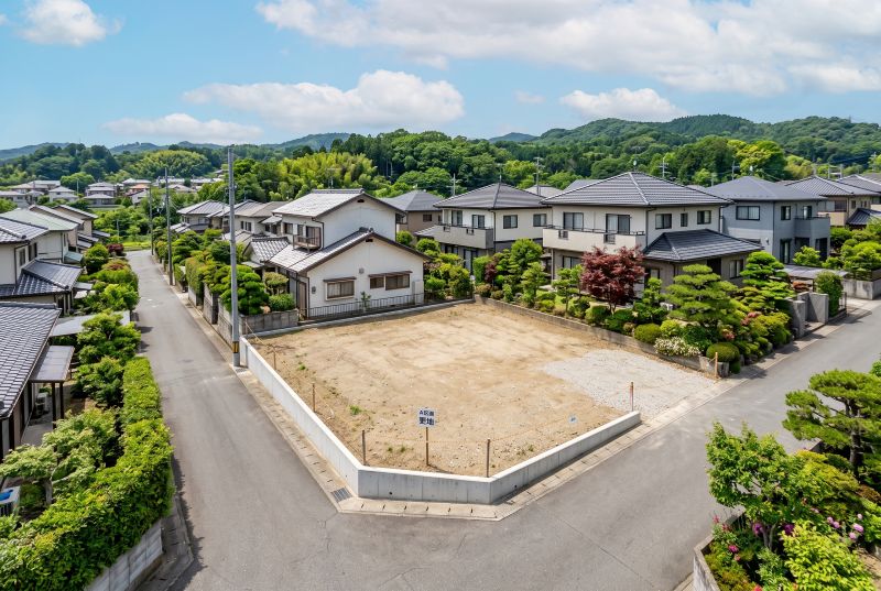 前面道路に接した更地の区画